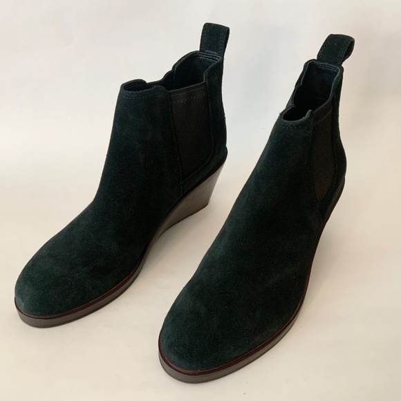 Clarks Women's Clarkdale 2 Top Black Suede Wedged Bootie Chelsea Ankle Boots 9 - Picture 4 of 10